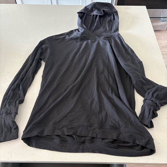 lululemon athletica Tops - Lululemon Black Rulu long sleeve hooded Run Top Size 6
